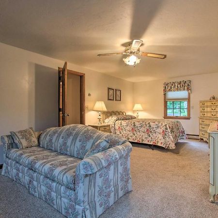 Waterfront New England House On Wickaboag Lake! West Brookfield エクステリア 写真