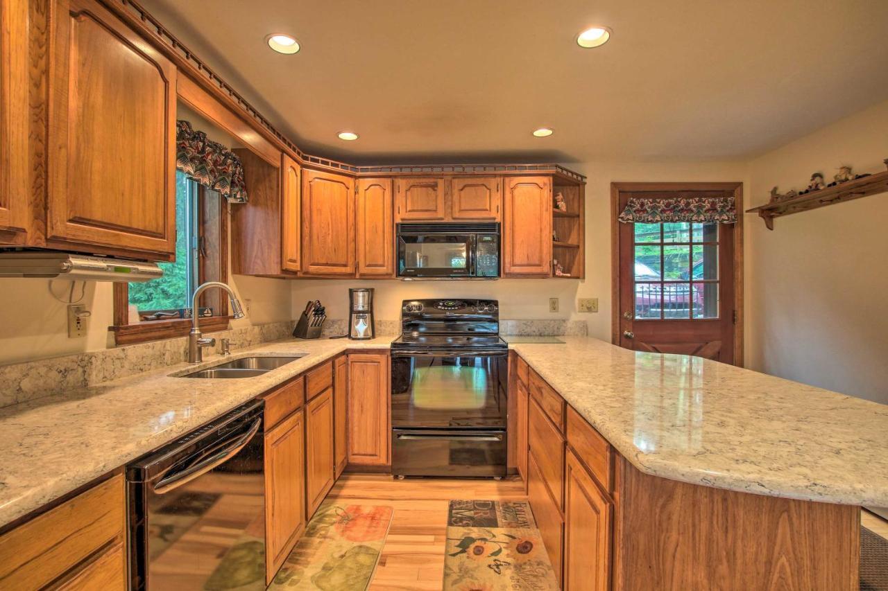 Waterfront New England House On Wickaboag Lake! West Brookfield エクステリア 写真